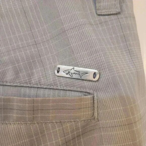 Greg Norman Men's Gray Plaid Poly/Spandex Flat Front Golf Shorts EUC - Picture 8 of 11